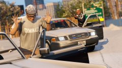 Keep you hands where I can see 'em!