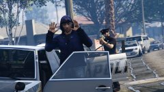 Keep your hands where I can see 'em!