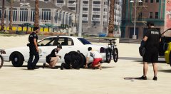 Officers digging out a stuck LSPD stanier.