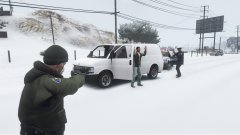 BCSO and HPD arresting a suspect