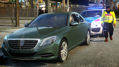 Q7 stopping an S-Class W222