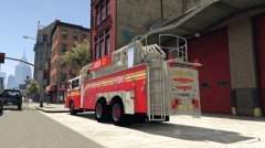 1990s FDNY Seagrave ladder pic3.jpg