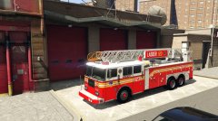 1990s FDNY Seagrave ladder pic2.jpg