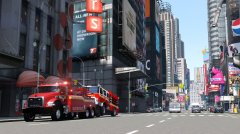 FDNY - Towing away old Mack Cf - NYC.jpg