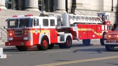 2000s FDNY Seagrave Tiller & Cab pic1.jpg